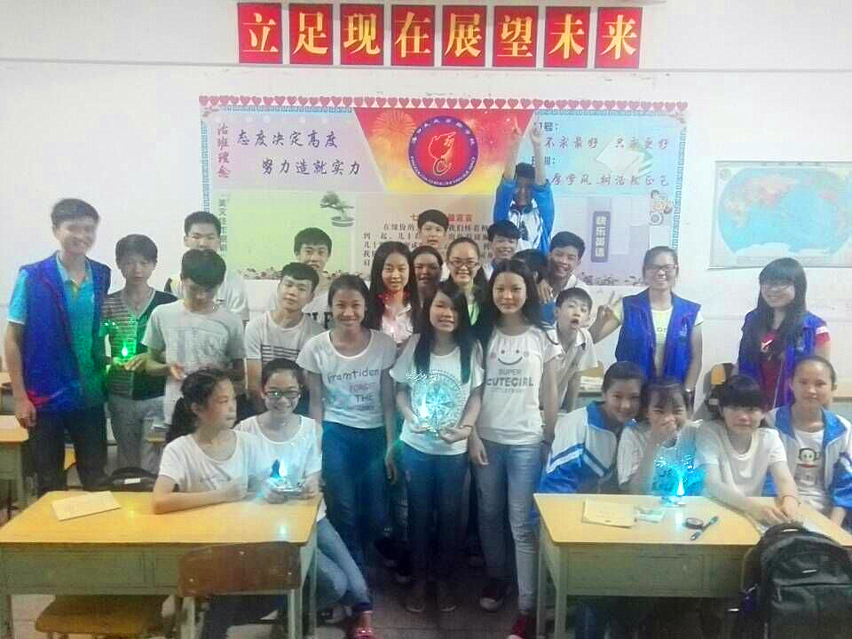 电闪梦想,扬帆起航——记物电学院“我是专V”之“小小发明家”活动