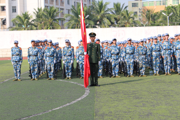 靡不有初,鲜克有终——记物电学院2015级新生参加军训总结汇演活动