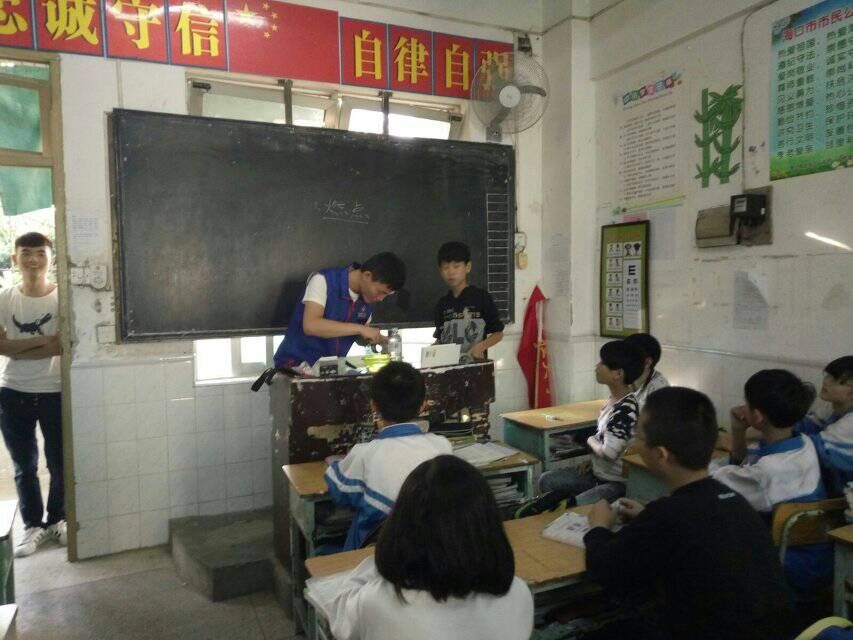 创意无限 精彩服务--记K云体育官方入口“科技小发明”志愿服务活动