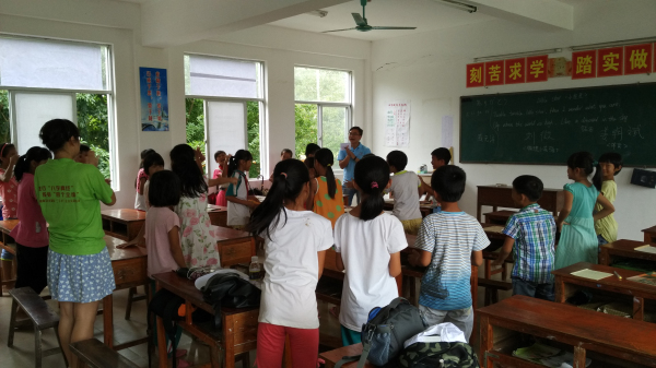 肩负责任,用心教授,微笑服务