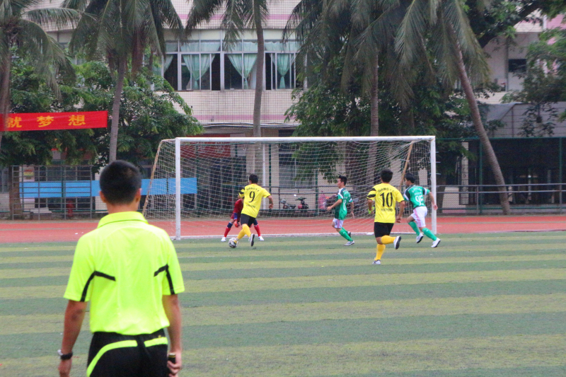 拥抱快乐足球,尽享大学时光!