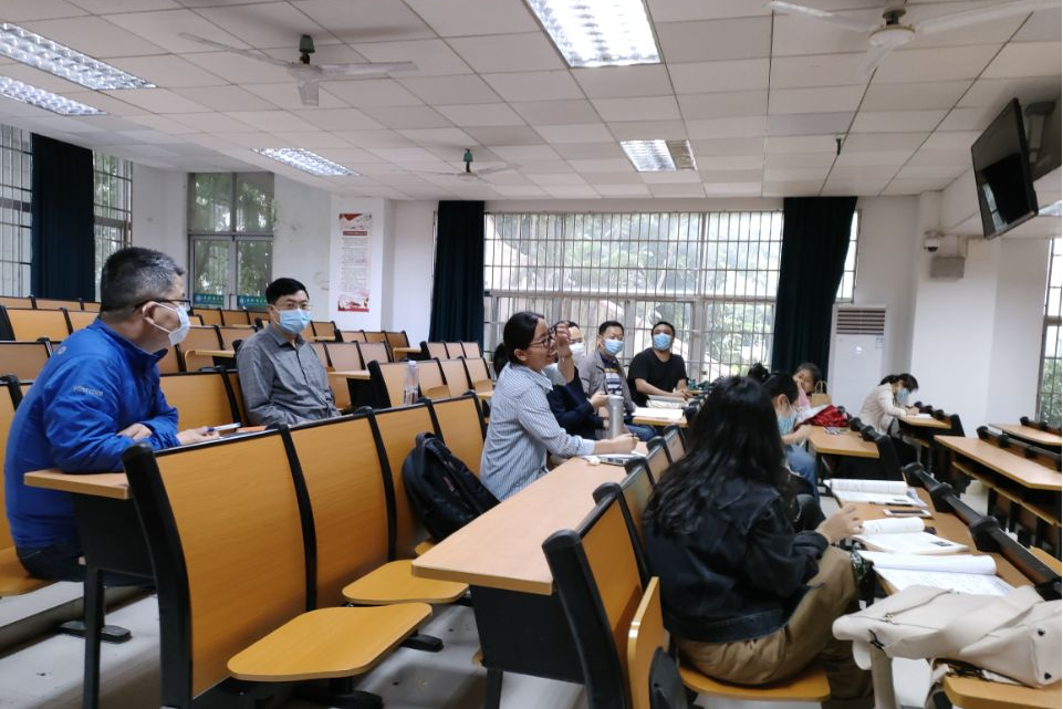 K云体育官方入口开展“课程思政”示范观摩听课活动