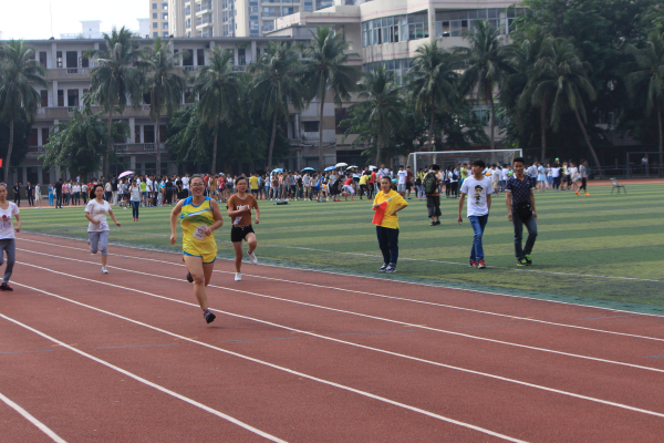 运动,青春飞扬--记物电学院首届秋季田径运动会